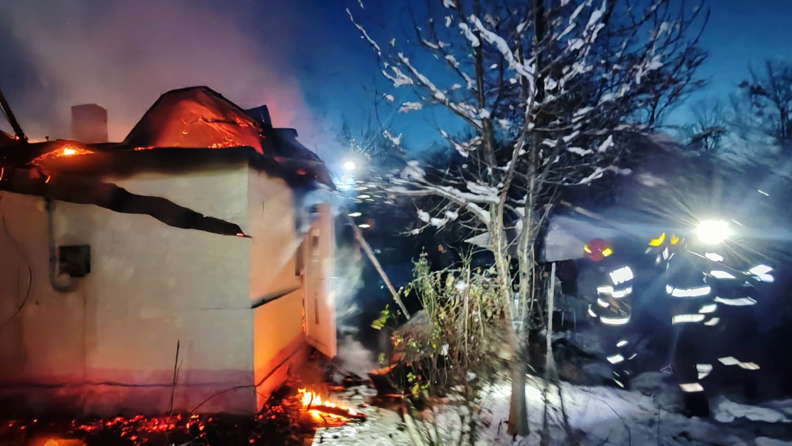 Pompieri incendiu
