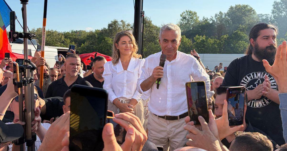 Călin Georgescu a participat la un târg din Călugăreni (Giurgiu). Filiala AUR Ilfov și deputata Gianina Șerban i-au arătat susținere.